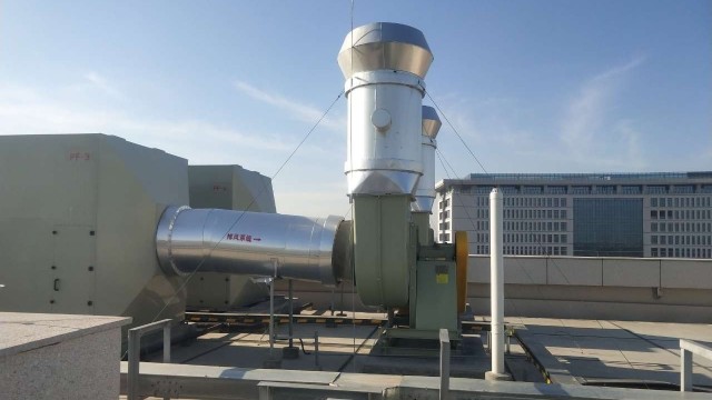 關(guān)于玻璃鋼離心風(fēng)機(jī)發(fā)熱的原因