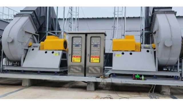 風機在運行中，造成振動的主要原因有哪些?振動方向有哪幾種?